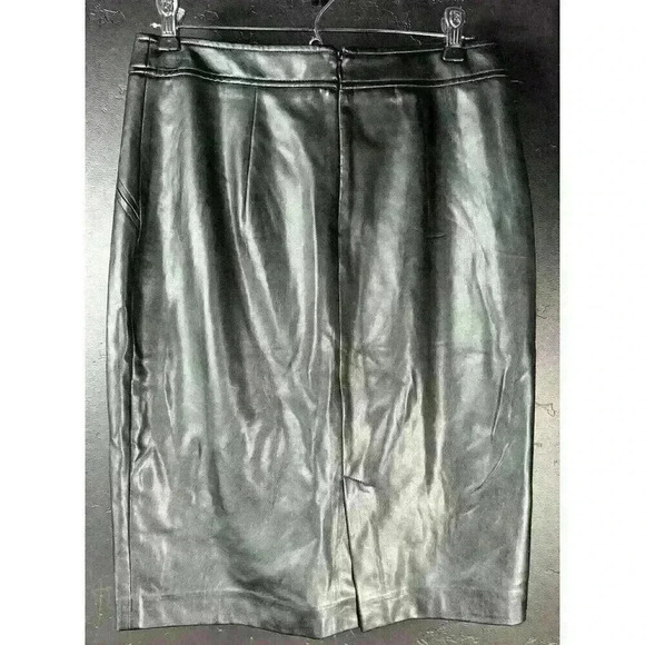 Roz & Ali  Black Faux Leather Short Skirt Size 4 Back Slit - Picture 2 of 5